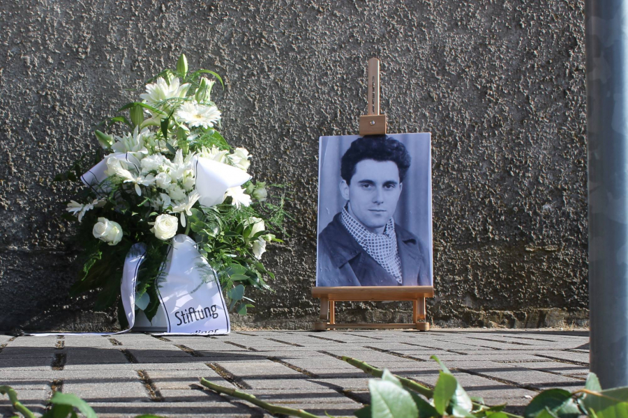 Blumenstrauß und Portrait von Günter Litfin