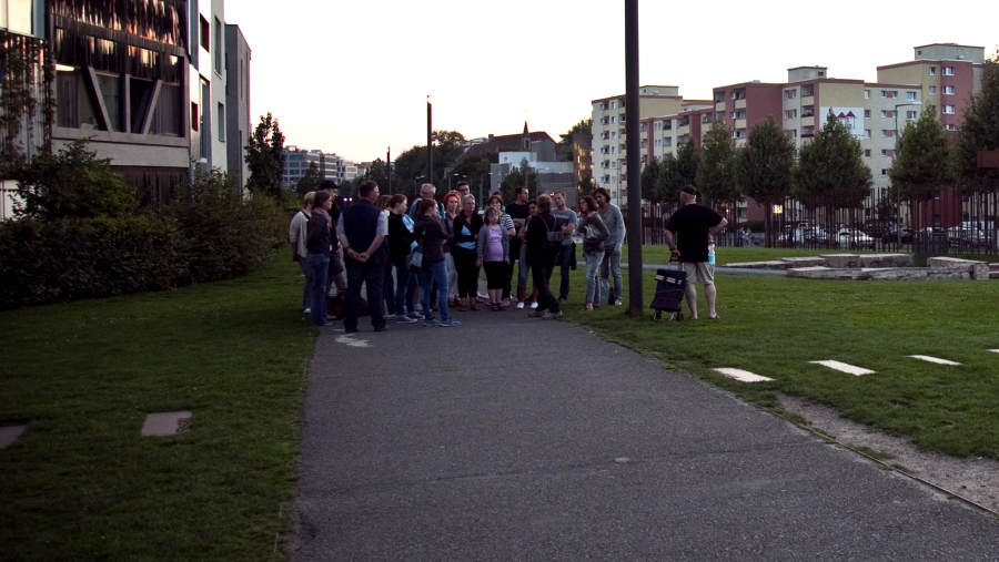 Visitor group at the Berlin Wall Memorial