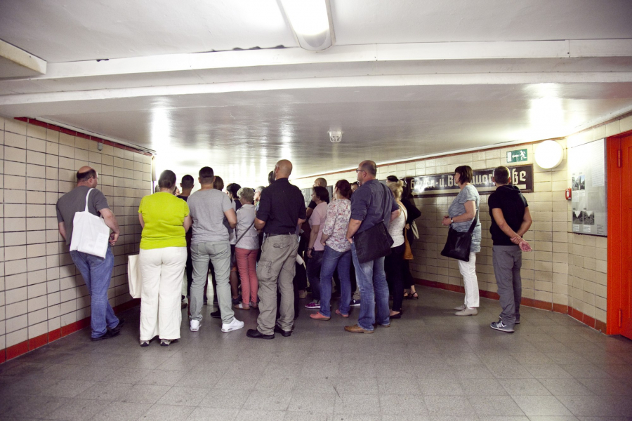 Menschen im U-Bahnhof Nordbahnhof