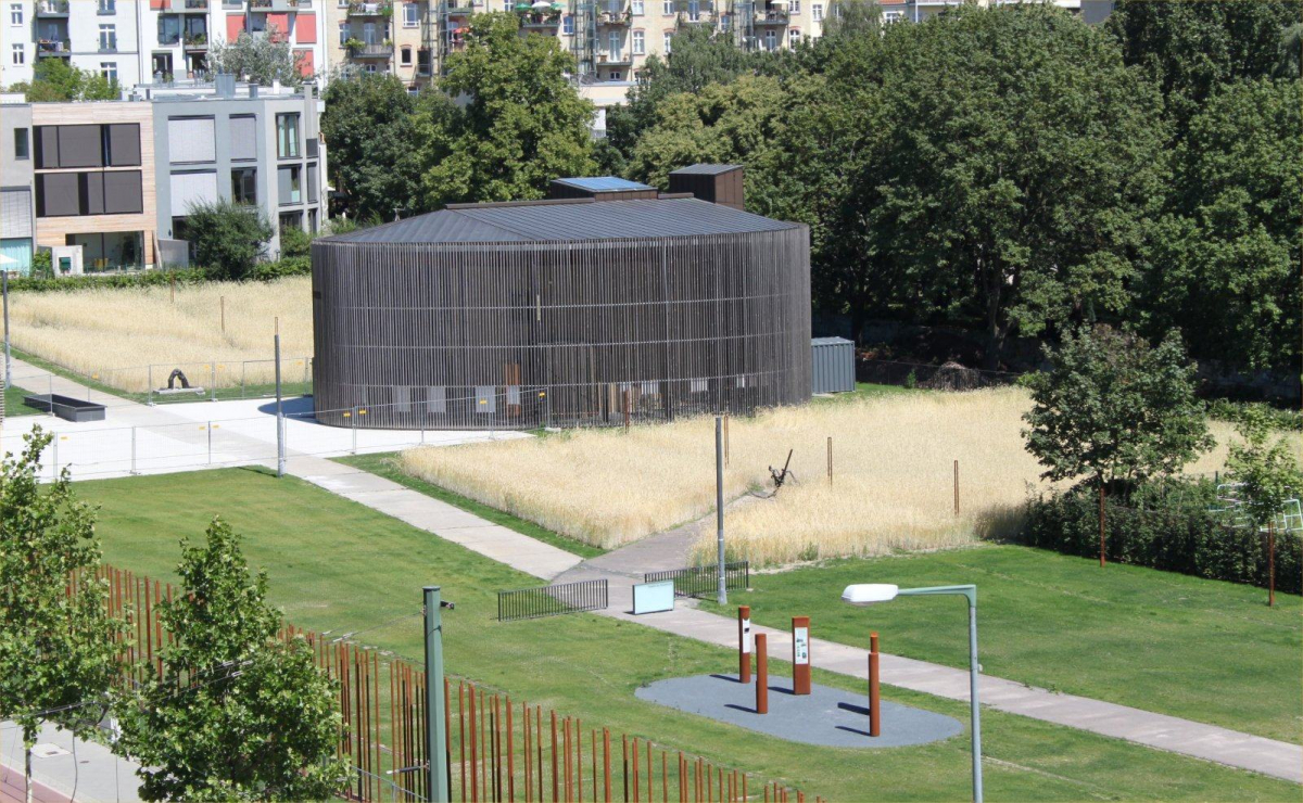 Kapelle der Versöhnung im Außengelände der Gedenkstätte Berliner Mauer