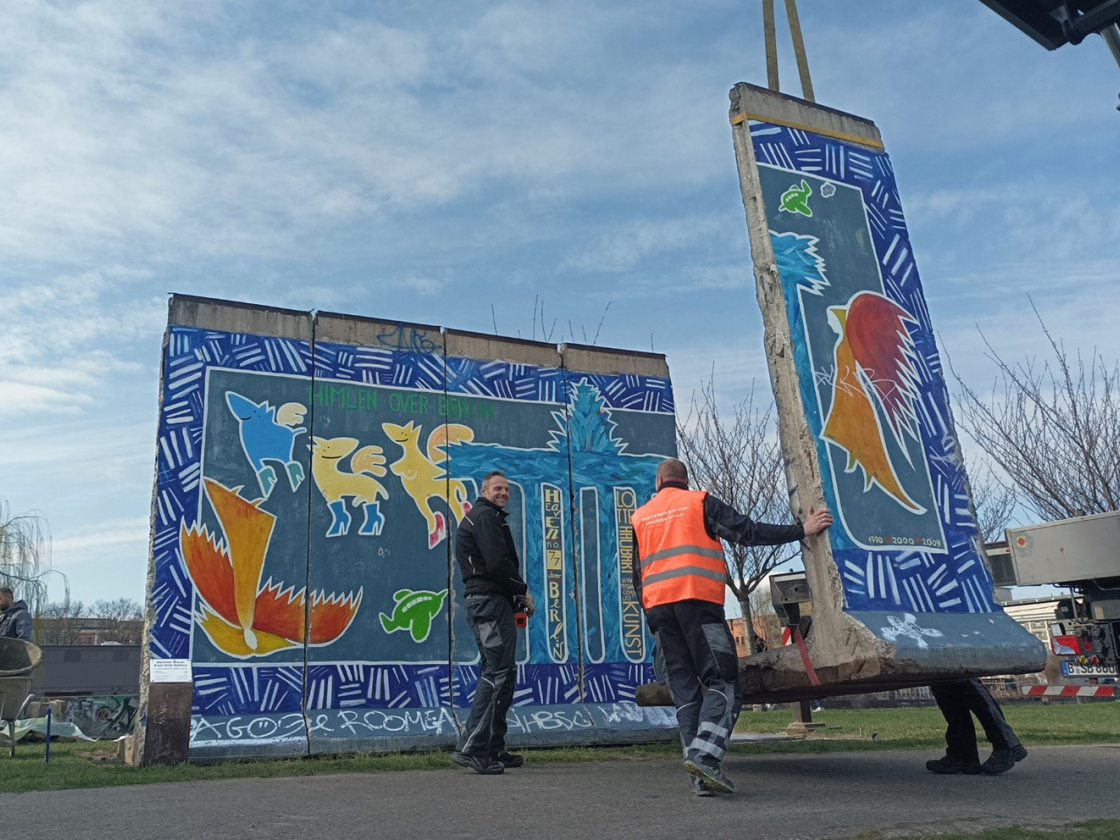 Relocation of the mural “Himlen over Berlin”