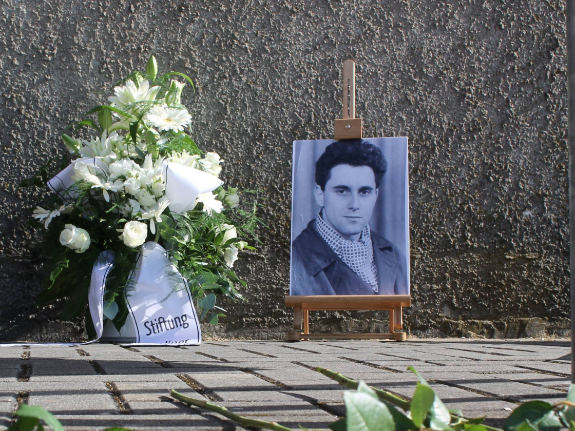 Blumenstrauß und Portrait von Günter Litfin
