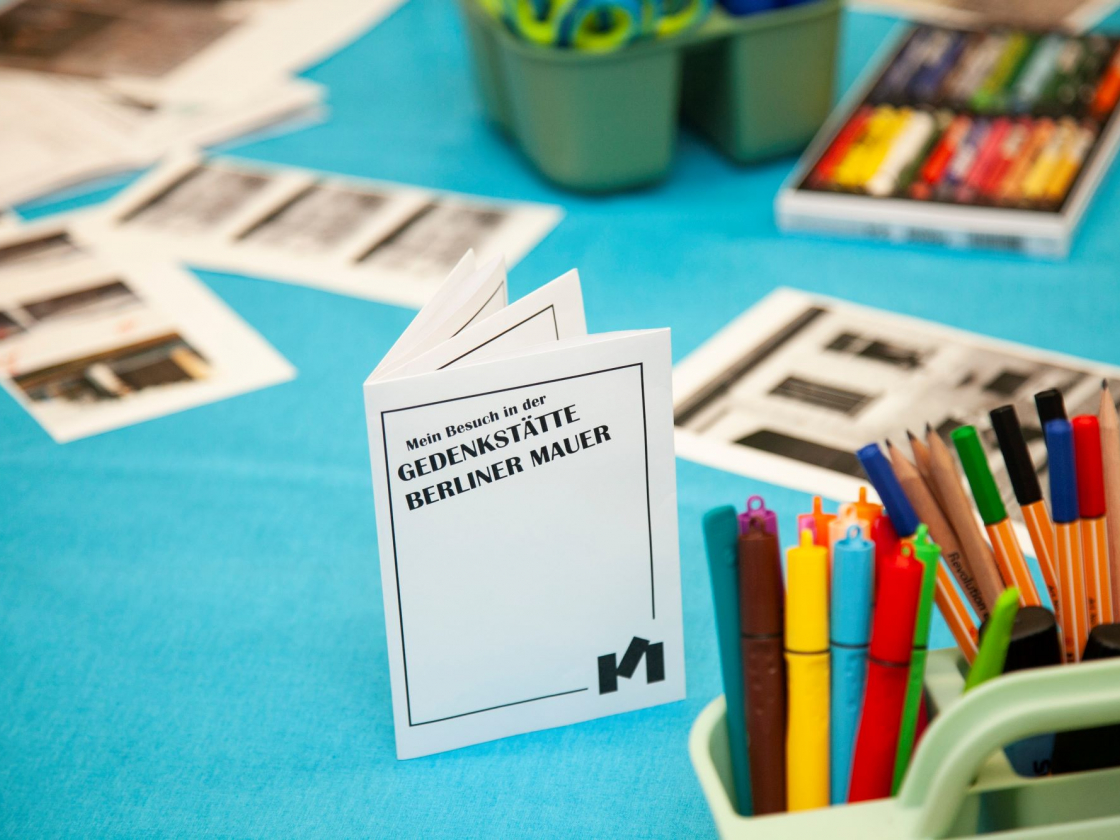 Stifte, Scheren und anderes Bastelmaterial