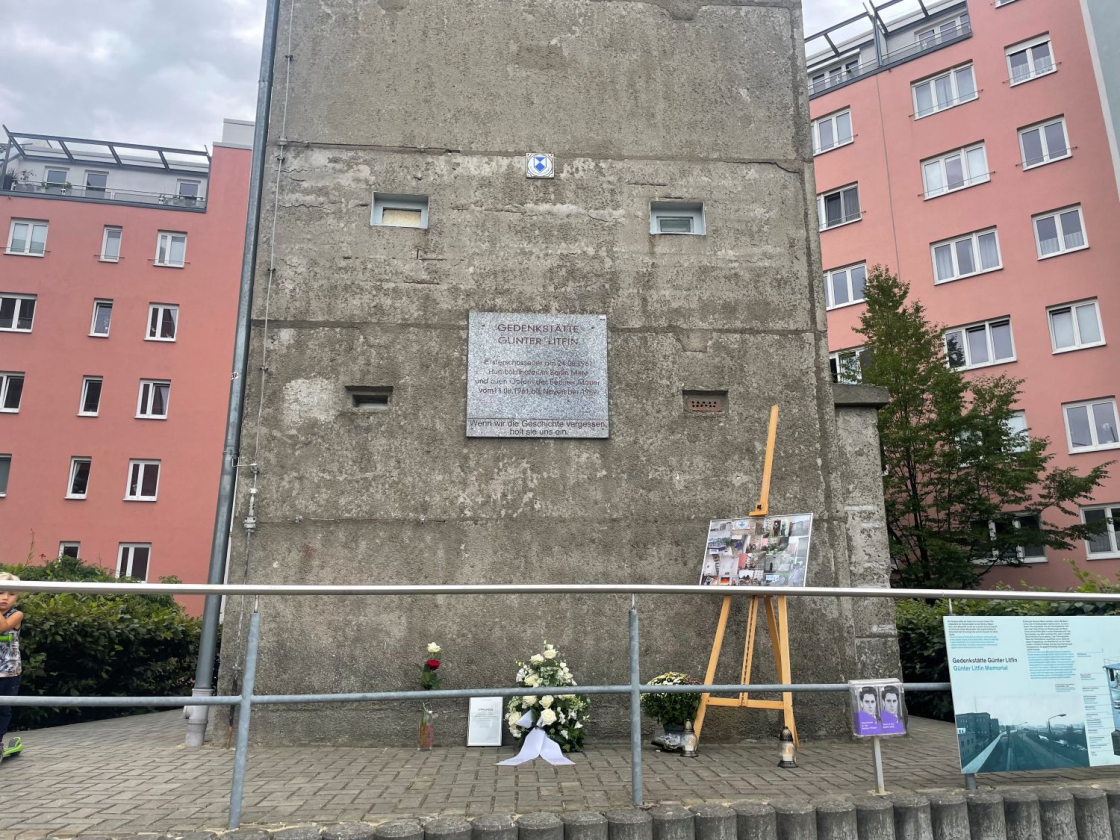 Foto von dem Wachturm, der Günter Litfin gewidmet wurde