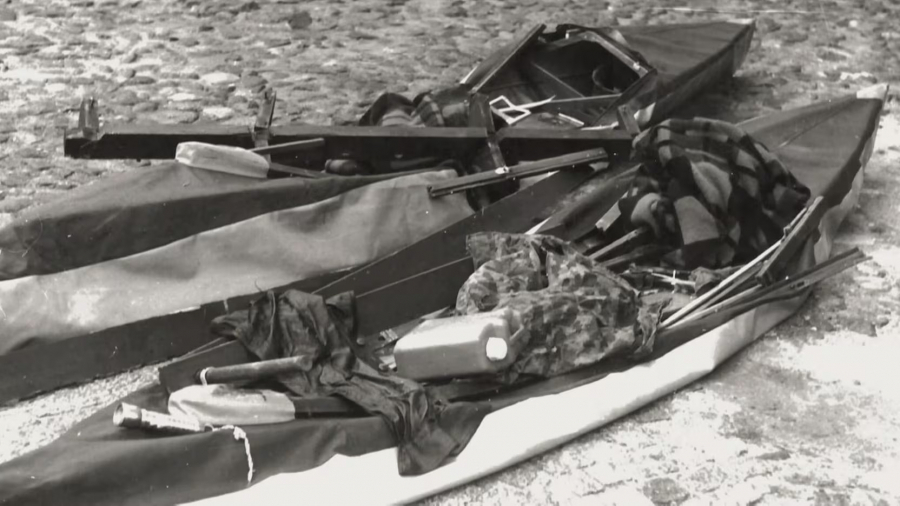 Die angeschwemmten, beschädigten Faltboote der bei der Ostsee-Flucht verunglückten Familie Balzer, 1979 © BStU, MfS, BV Dresden, KD DDL, Nr. 3166, Seite 147 ff.