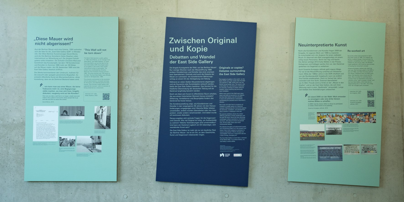 Foto von den Ausstellungstafeln an der Wand