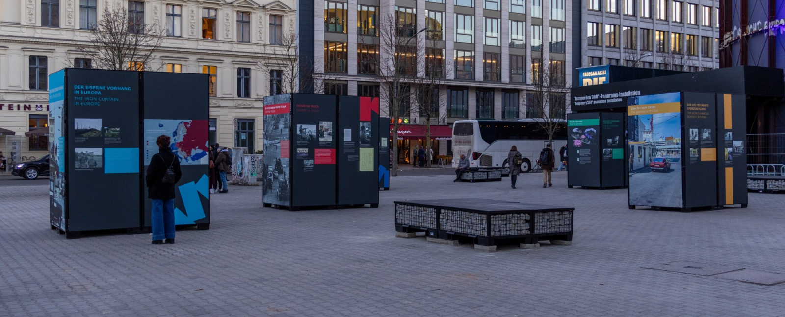Historisches Foto vom Checkpoint Charlie