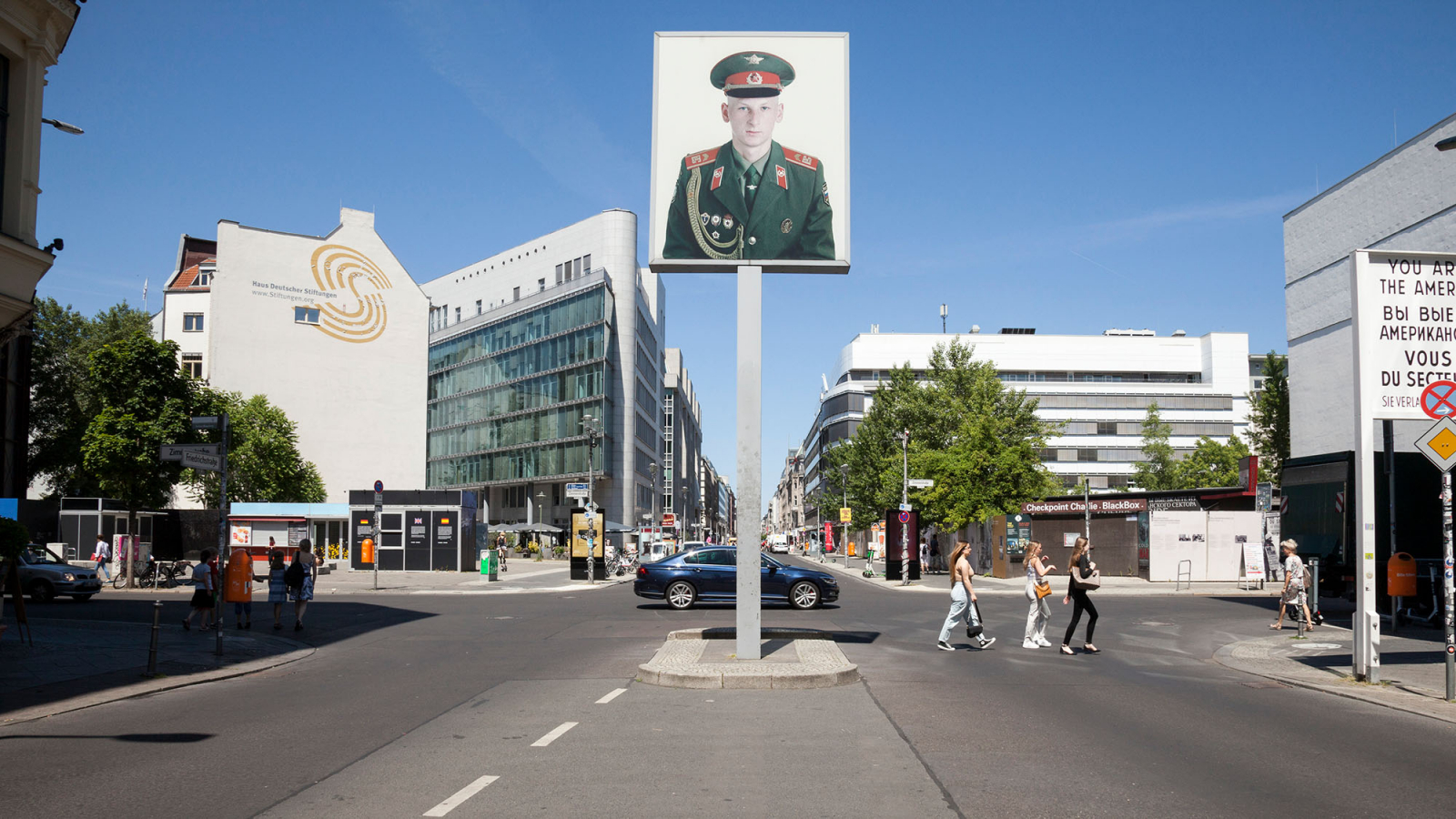 Blick auf die Kreuzung des Checkpoint Charlie