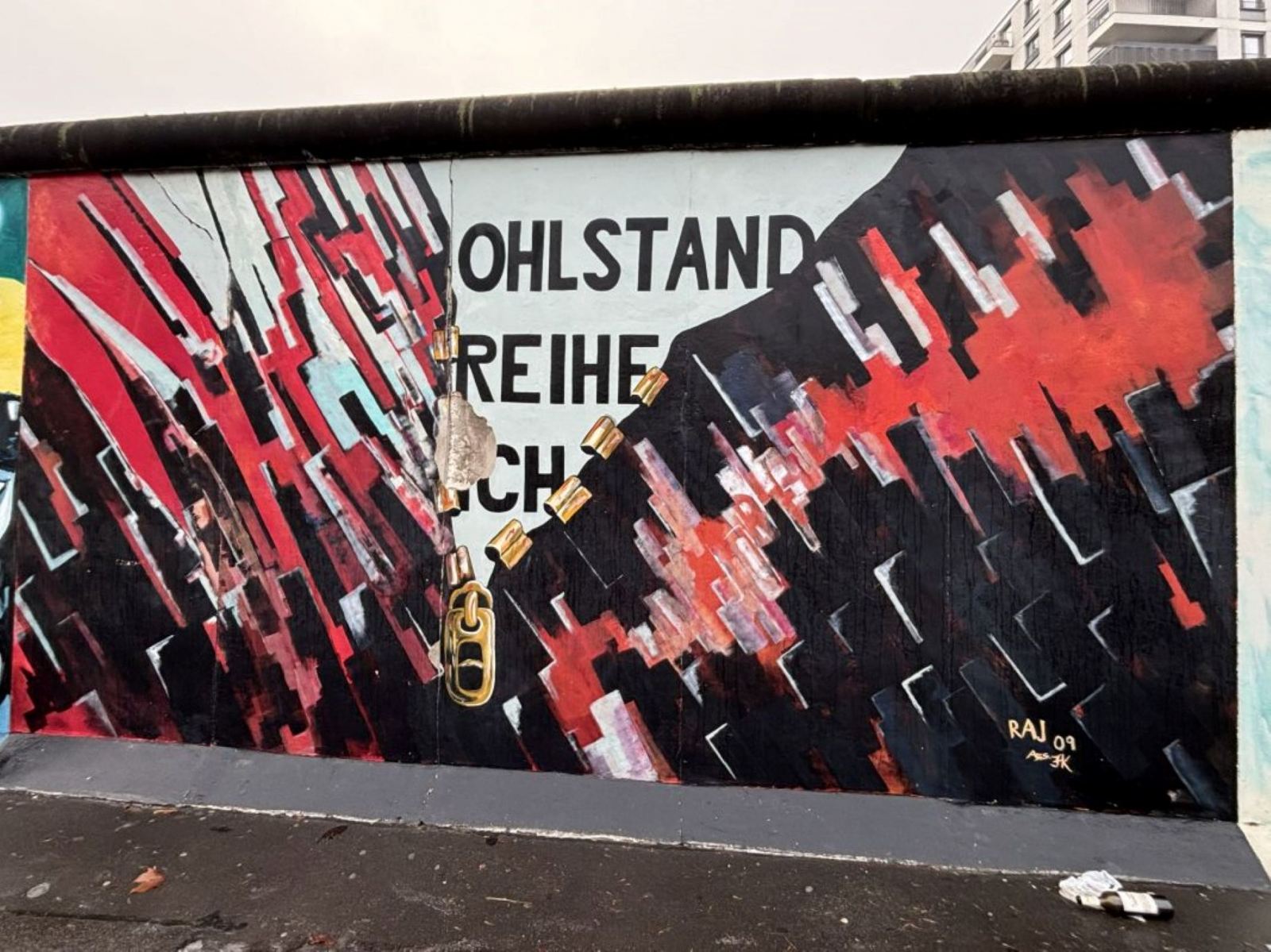 Schäden am Beton an der East Side Gallery